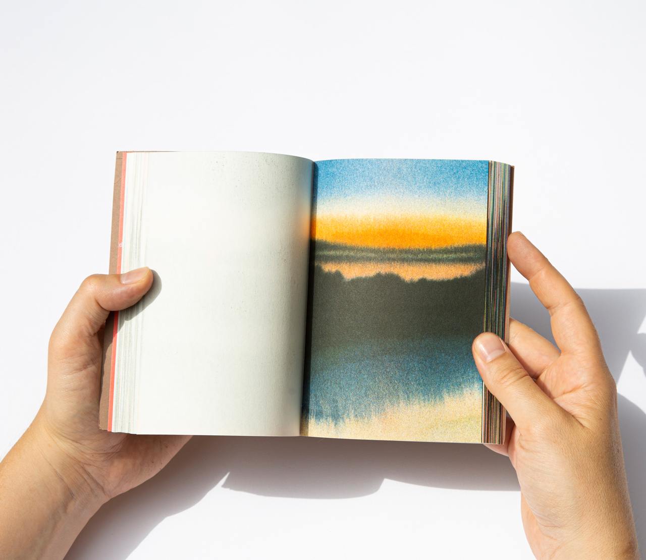 Пейзаж из книги Magali Cazo и фотографии дороги в деревню