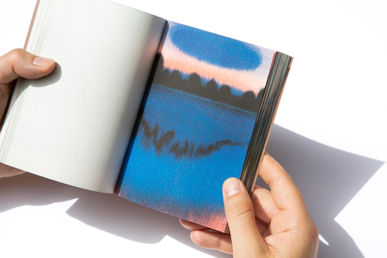 Пейзаж из книги Magali Cazo и фотографии дороги в деревню